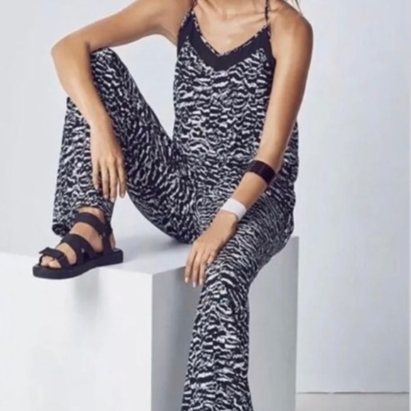 Fabletics NWT Dash Jumpsuit - Picture 1 of 7